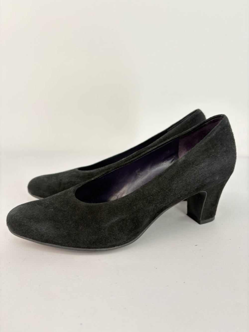 🥠 Vaneli Black Suede Block Heel Pumps